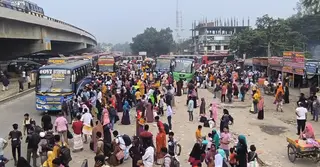 ফিরতি যাত্রায় যানবাহনের চাপ, বাড়তি ভাড়া আদায়ের অভিযোগ